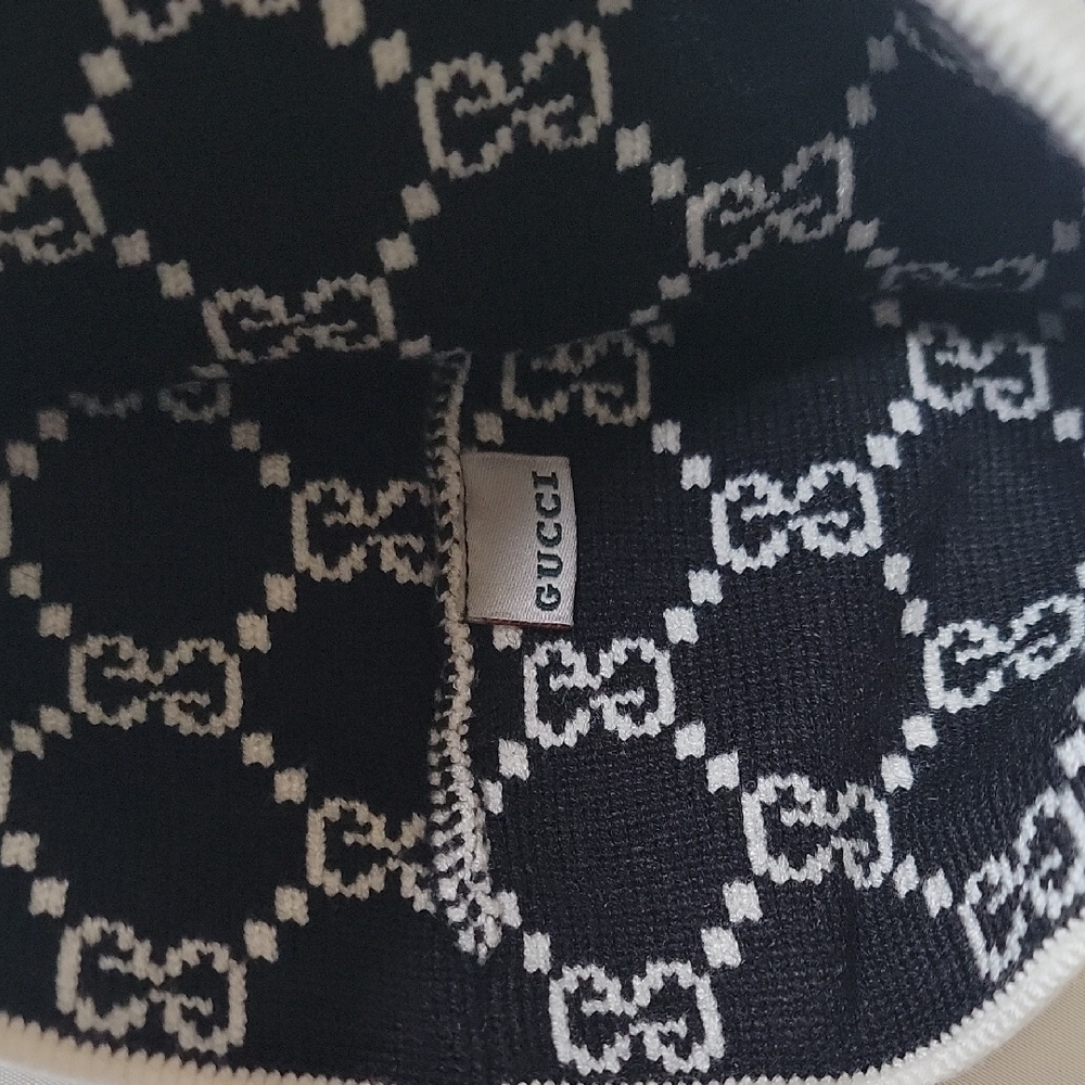 Gucci White and Black Beanie with Red and Green Stripe - Picture 3 of 3